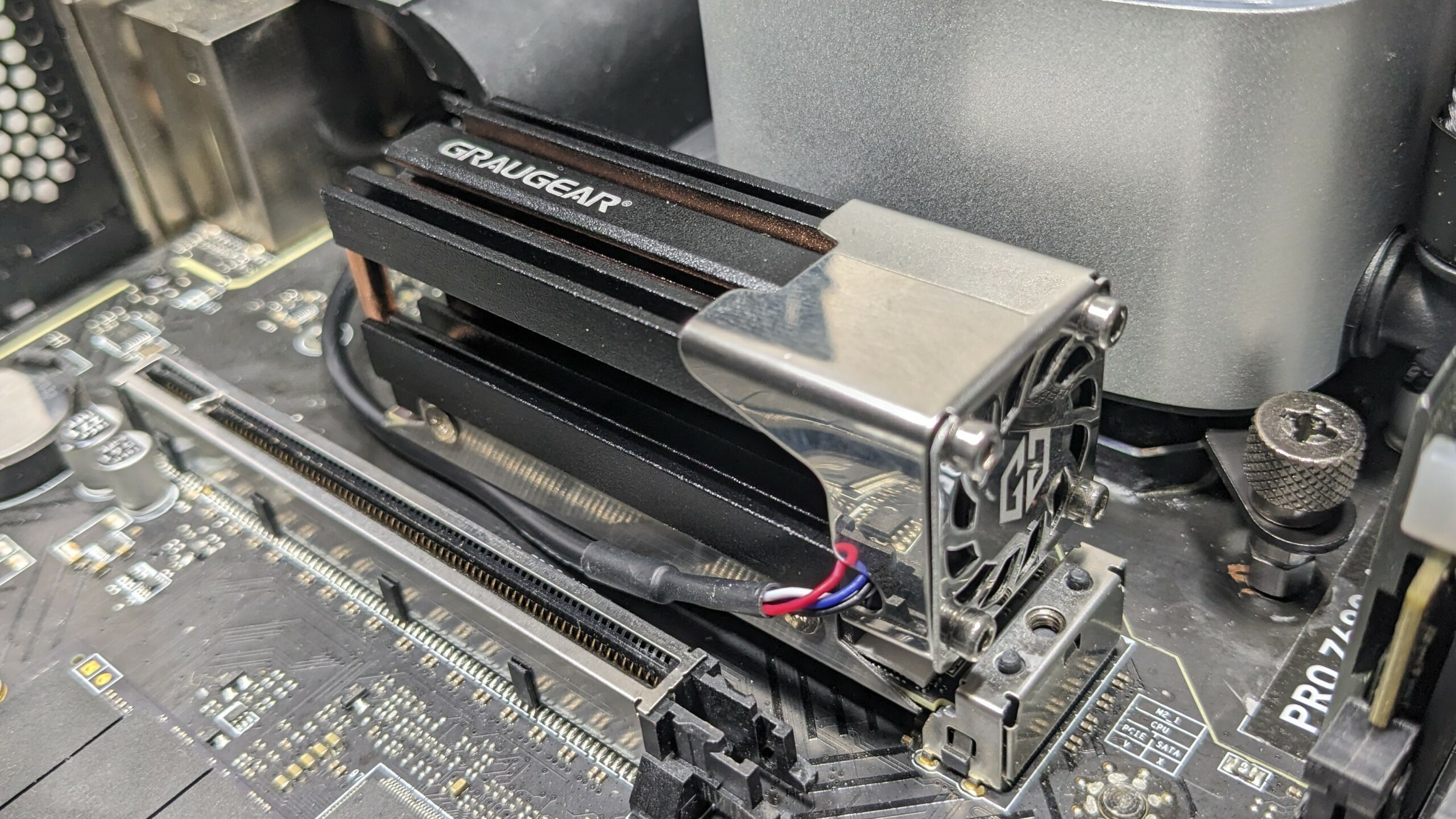 Heatpipes and an active fan make for cooling domination: Graugear G-M2HS03-F review