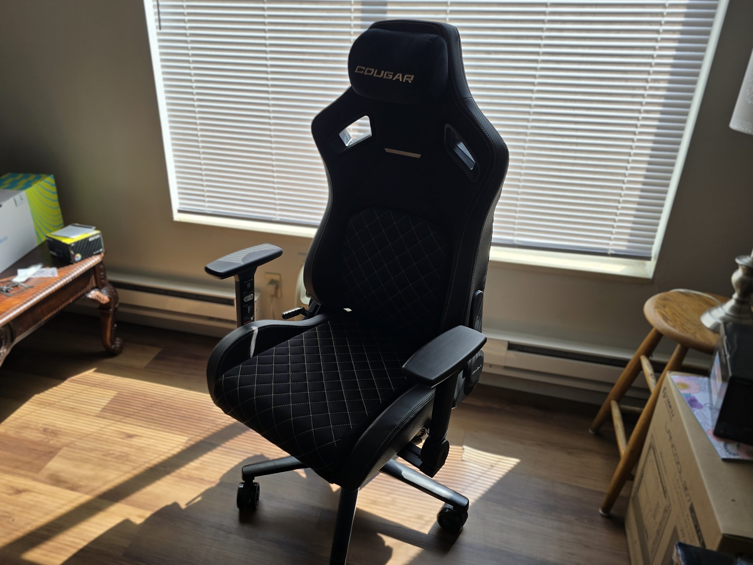 Cougar Defensor Review : A solid, sturdy chair that is suitable for office and home!